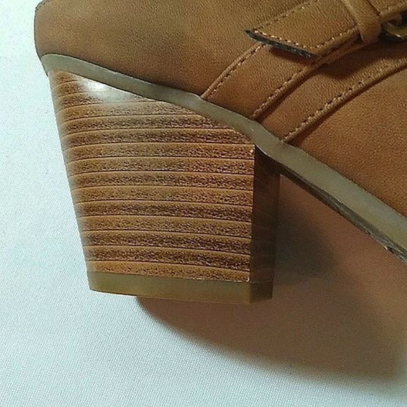 Aerosols 10 medium camel colored NWOT mules suede inside. 2 3/4 " Heels. - Picture 5 of 10